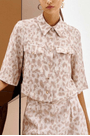 Camisa Manga Curta Cropped Estampada Lez a Lez